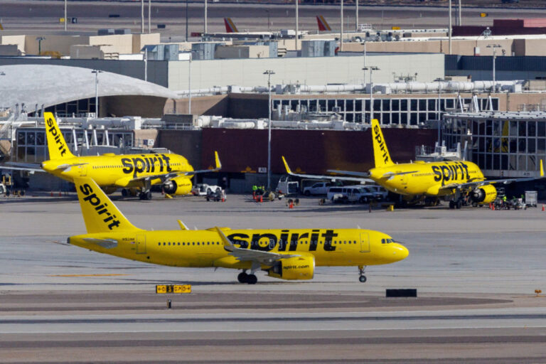 Spirit Airlines объявляет о банкротстве из-за нарастающих финансовых ударов