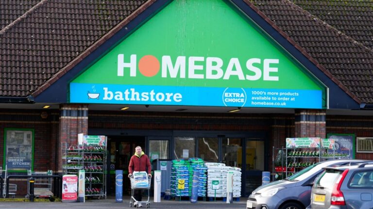 M&S и Kingfisher среди поклонников, кружащих по магазинам Homebase | Денежные новости