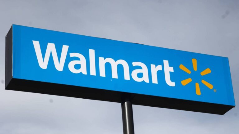 Walmart поддается давлению консерваторов и откажется от политики DEI