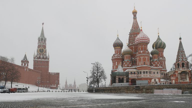 Кремль и собор Василия Блаженного в Москве. Фото из файла: Рейтер