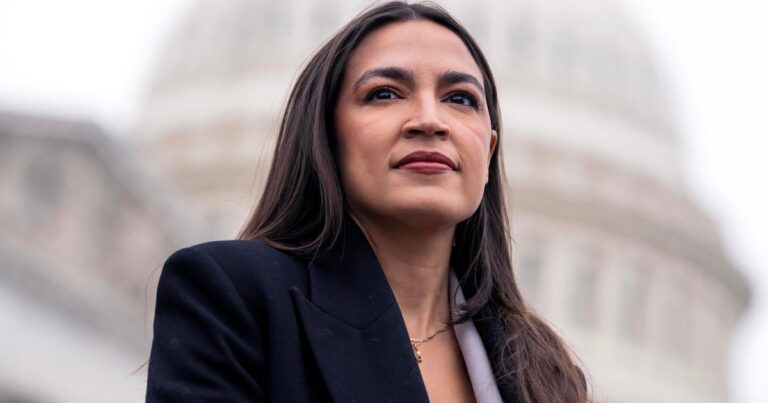 Джерри Коннолли побеждает AOC и становится главным демократом в комитете по надзору