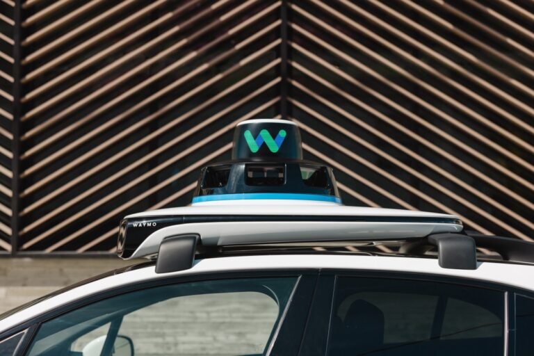 Waymo передает управление автопарком на аутсорсинг африканской финтех-компании Moove в Финиксе и Майами