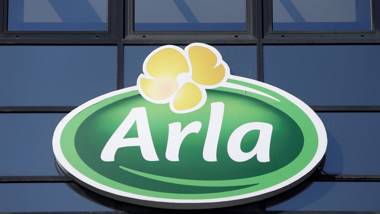 Вывеска возле офиса Arla Foods в Копенгагене, Дания, 30 марта 2019 года. Фотография сделана 30 марта 2019 года. REUTERS/Andrew Kelly