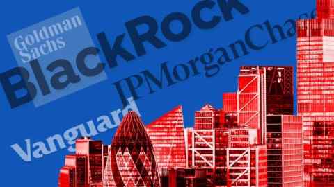 Монтаж горизонта лондонского Сити с логотипами на фоне Goldmans Sachs, Vanguard, BlackRock и JPMorgan Chase