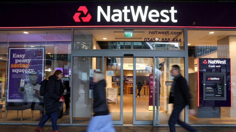 Руководитель розничного банкинга NatWest Линдберг уйдет в отставку в следующем году | Денежные новости