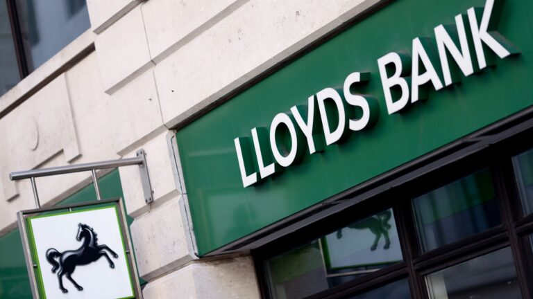 Более 130 филиалов Lloyds, Halifax и Bank of Scotland, чтобы закрыть | Денежные новости