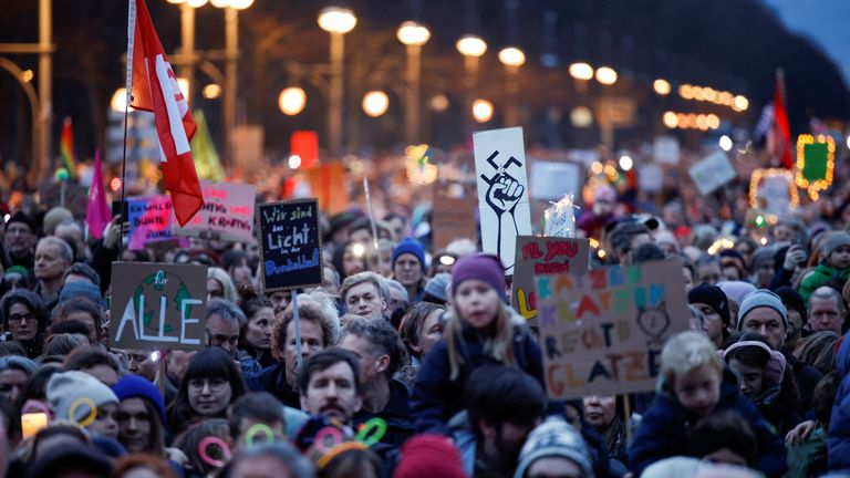 Протестующие против ультраправых в Берлине. Фото: Рейтер