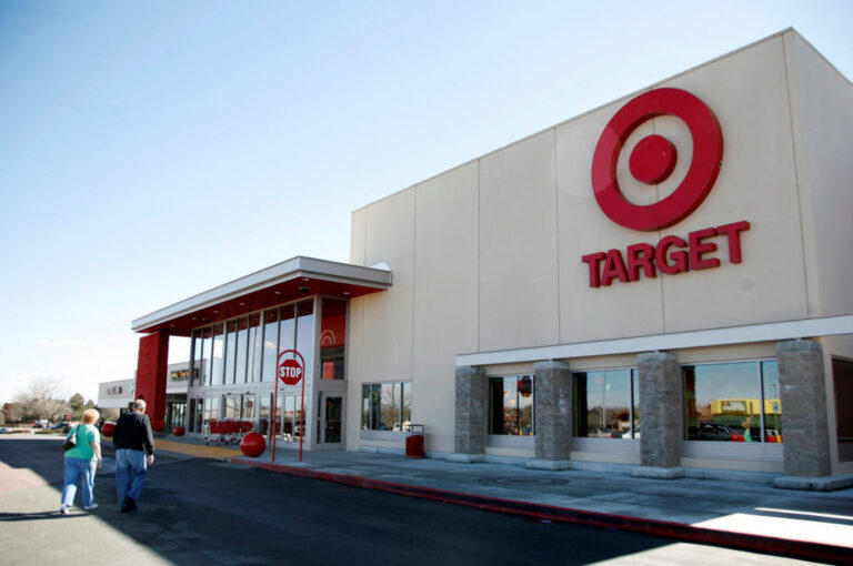 Target заявляет, что прекращает реализацию своих целей и программ DEI, ссылаясь на «развивающуюся внешнюю ситуацию».