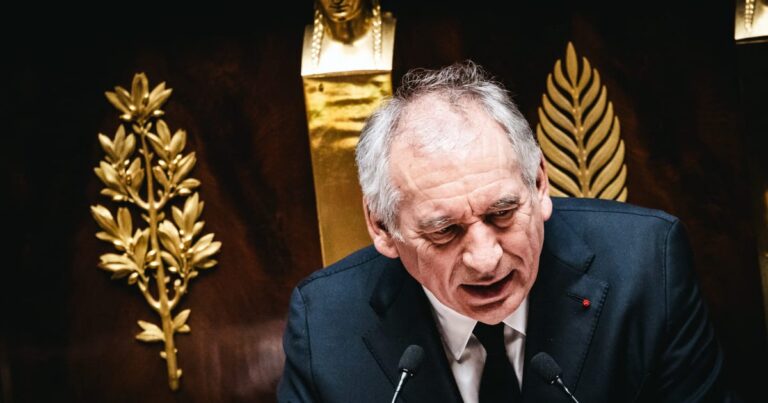 Президент Франции Байру выигрывает время, обращаясь к социалистам – POLITICO