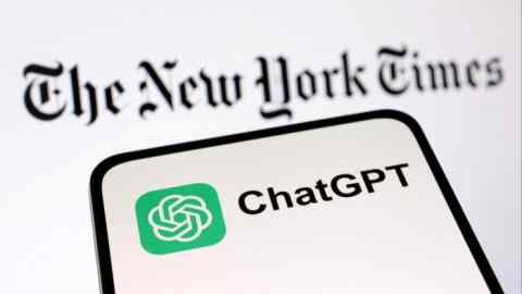 Логотипы The New York Times и ChatGPT.