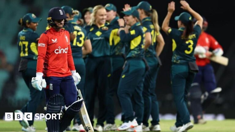 Women's Ashes 2025: Австралия обыграла Англию и сохранила Ashes при первой же возможности
