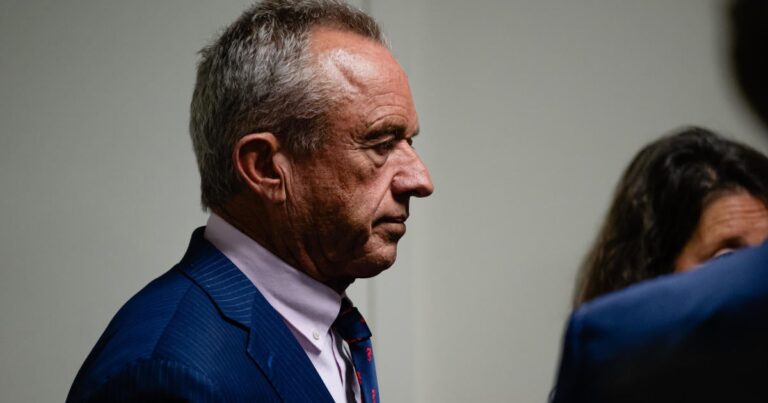 Кэролайн Кеннеди называет RFK Jr. «Хищником» в письме с сенаторами за день до его подтверждения слушаний