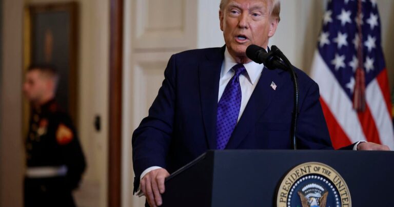 Трамп стремится к теории критической гонки в школах, протесты в студенческих городках в новом исполнительном приказе