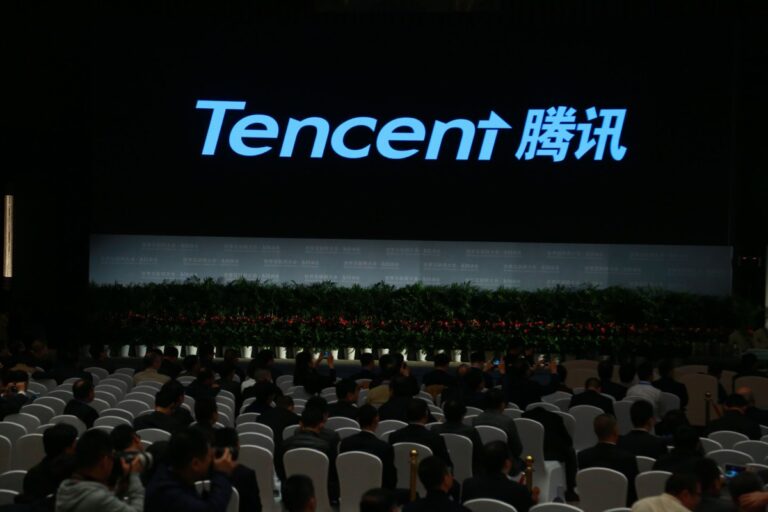 США только что добавили Tencent, которая поддерживает американские стартапы, в свой список «китайских военных» компаний.