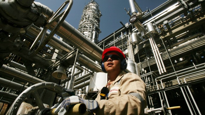 Chevron, чтобы лоббировать Белый дом, чтобы сохранить венесуэльскую нефтяную лицензию