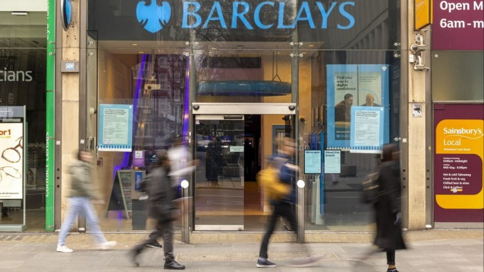 Barclays подтягивает правила работы от дома