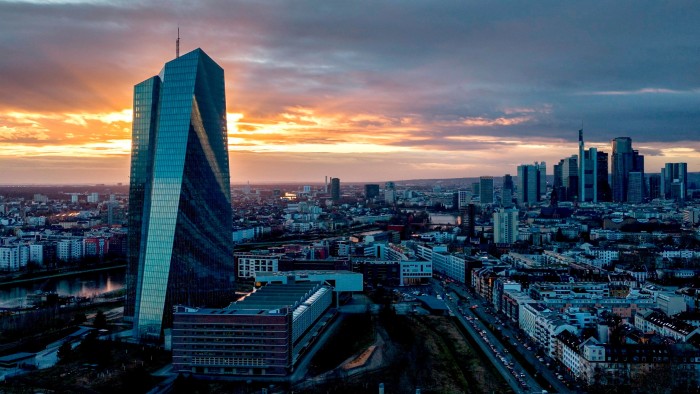 ECB снижает ставки до 2,75%, поскольку экономика еврозоны стаглась.