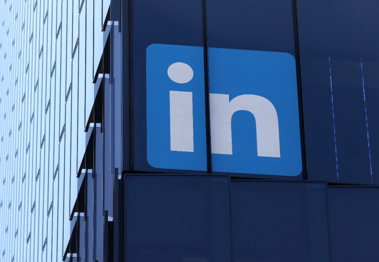LinkedIn добавляет бесплатные инструменты искусственного интеллекта для соискателей работы и рекрутеров