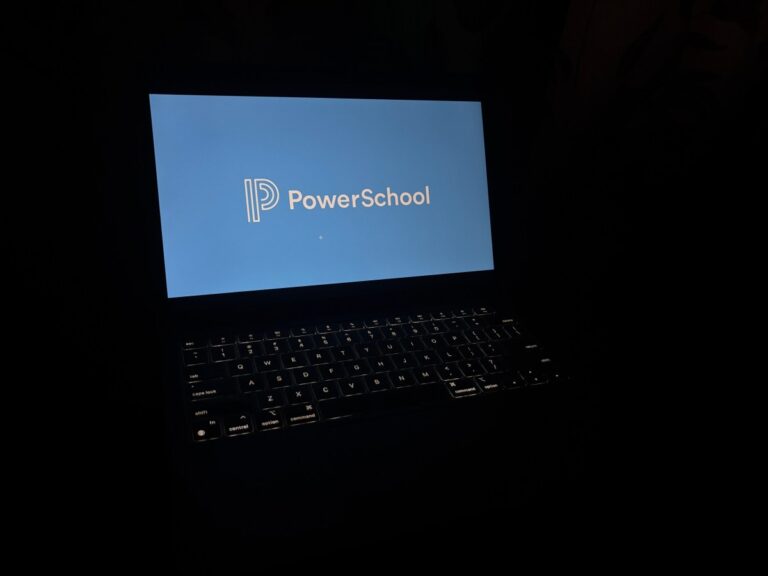 Жертвы утечки данных PowerSchool утверждают, что хакеры украли «все» исторические данные учащихся и учителей