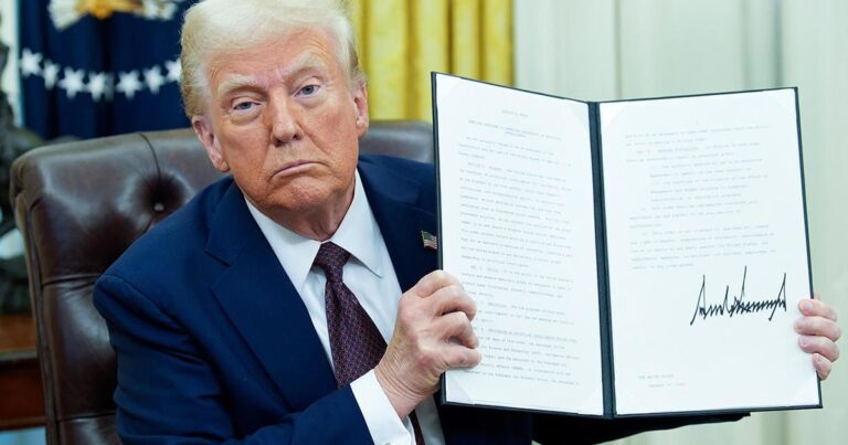 Первая неделя Трампа: Конгресс, суды считают их «чеки и противовес»