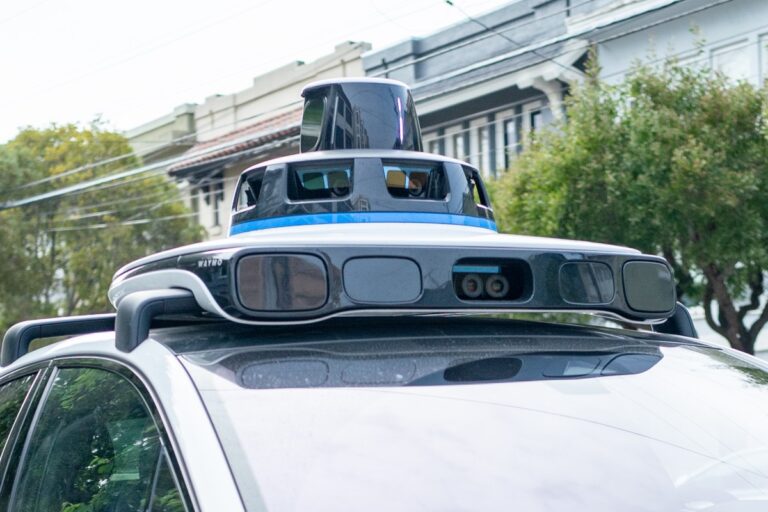 Скрытая функция Waymo позволяет исследователю настраивать дисплей роботакси