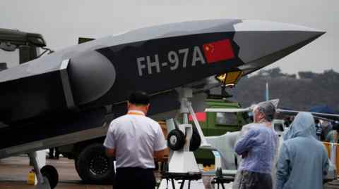 Китай Feihong FH-97A, беспилотник «лояльный вингман», предназначенный для сопровождения экипажных самолетов, выставленных на авиасалоне Zhuhai в Китае