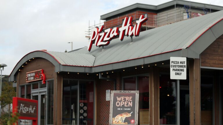 Pizza Hut спасает будущее ресторанов благодаря расфасованной распродаже | Денежные новости