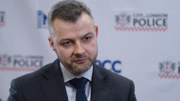 Суперинтендант детектива Том Хилл