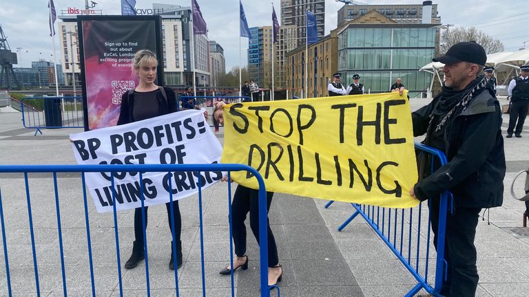 Протестующие по изменению климата нацелены на годовое собрание акционеров BP в апреле