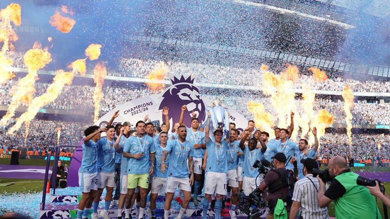 Man City празднуют после того, как они выиграли свой четвертый титул Премьер -лиги подряд в мае. PIC: AP