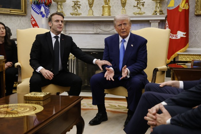 Трамп встречается с президентом Франции Эммануэлем Макроном в Овальном кабинете Белого 24 февраля