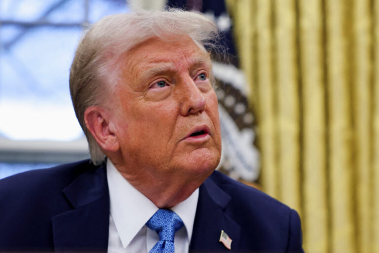 Трамп говорит, что он размещает тарифы на импорт из Канады, Мексики и Китая, начиная с субботы