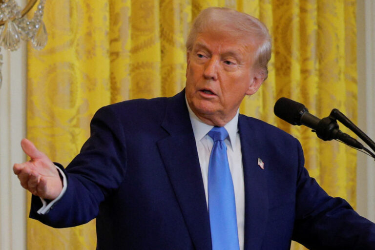Трамп говорит, что тарифы на Канаду и Мексику «вовремя» с большим количеством налогов на импорт