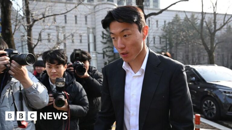 S Corea Striker получите приостановленный тюремный срок для съемок секретного секс -видео