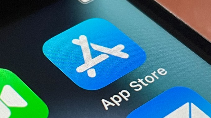Значок магазина приложений на экране iPhone