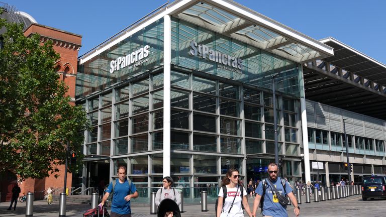 EuroStar резюмерует службы Amsterdam-London после восьмимесячной паузы | Великобритания новости