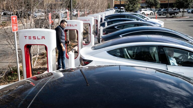 Tesla проверить виртуальные очереди в местах нагрузки