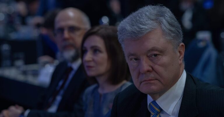 Напряженность извергается в Украине, поскольку Зеленски санкции бывший лидер Порошенко — Политико