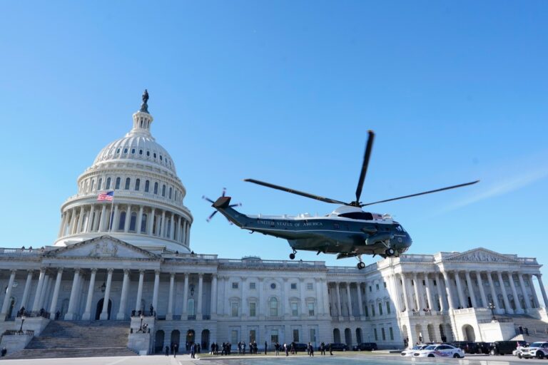 Трамп запускает сотни вспомогательных сотрудников авиации, поскольку SpaceX посещает Command Center FAA