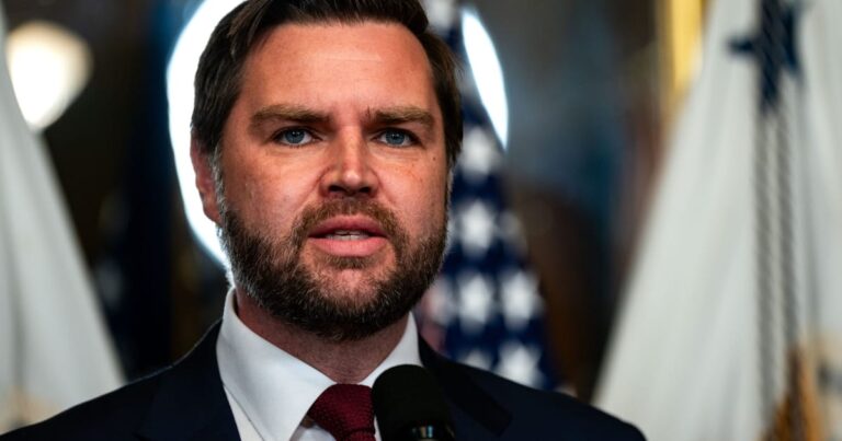 JD Вэнс нападает на Европу за миграцию, свободу слова — Politico