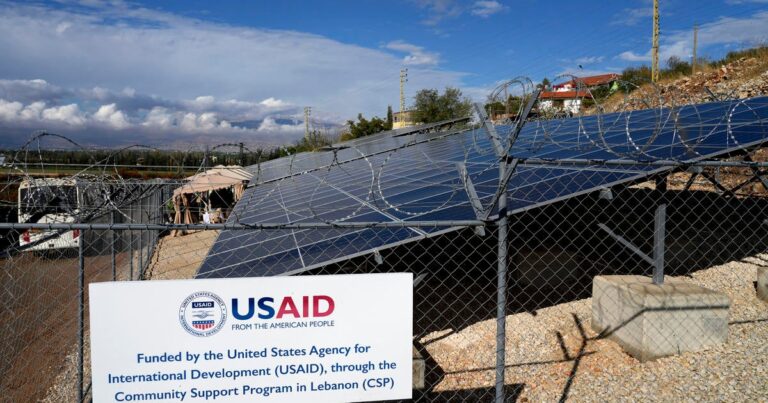 По словам источников, два лучших сотрудника службы безопасности в USAID, помещенных в отпуск