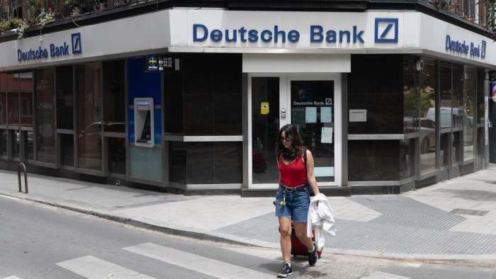 Deutsche Bank оштрафован на 10 млн. Евро по испанскому регулятору за ошибку Forex Missering