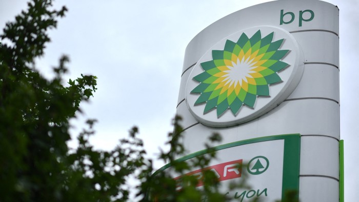 BP, чтобы сократить расходы на возобновляемые источники энергии на нефть и газ