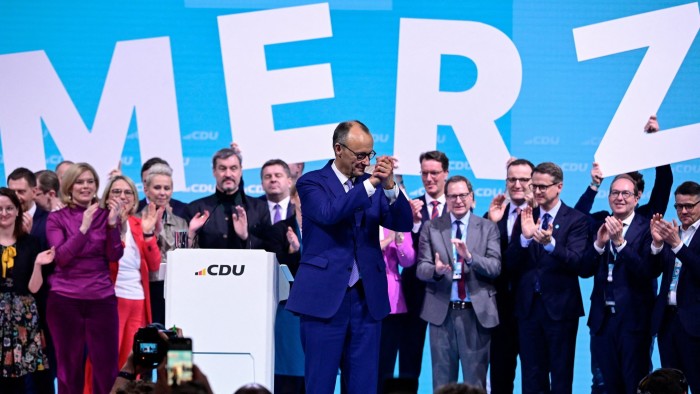 Флирт Friedrich Merz Flirtation с правым Германии