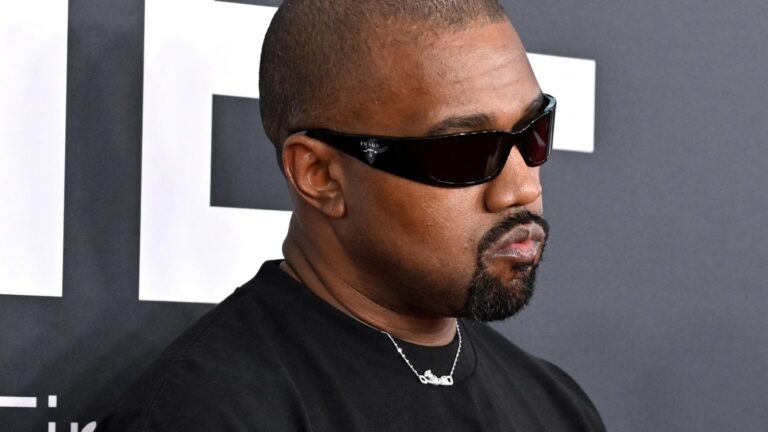 Сайт Kanye Super Bowl Pluged Swiber теперь продает рубашки Swastika