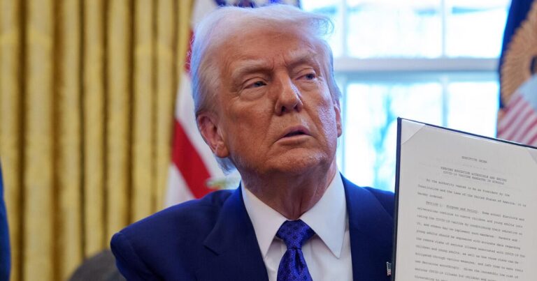 Верховный суд отказывается вмешиваться на данный момент в стремление Трампа уволить руководитель офиса разоблачителя