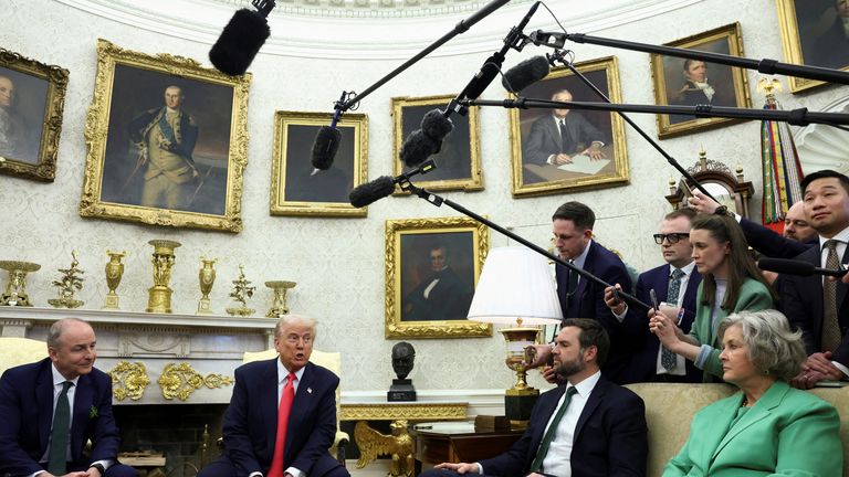 Дональд Трамп с ирландским Таоисичем Мишель Мартин. PIC: Reuters