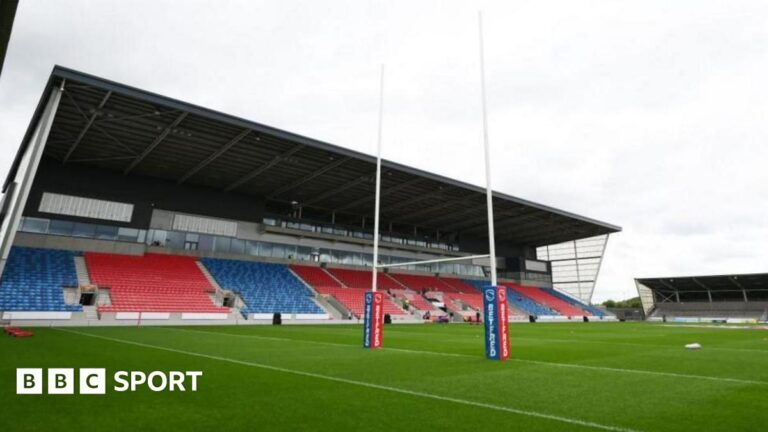 Salford Red Devils: игрок и персонал зарплаты поздно во второй раз в этом сезоне
