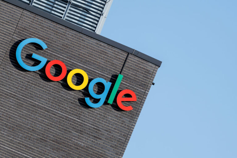 Google требует ослабленных правил авторского права и экспорта в предложении политики искусственного интеллекта
