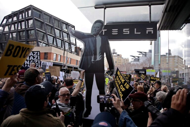 Протестующие Tesla Takedown планируют глобальный день действий 29 марта, и все может стать некрасиво